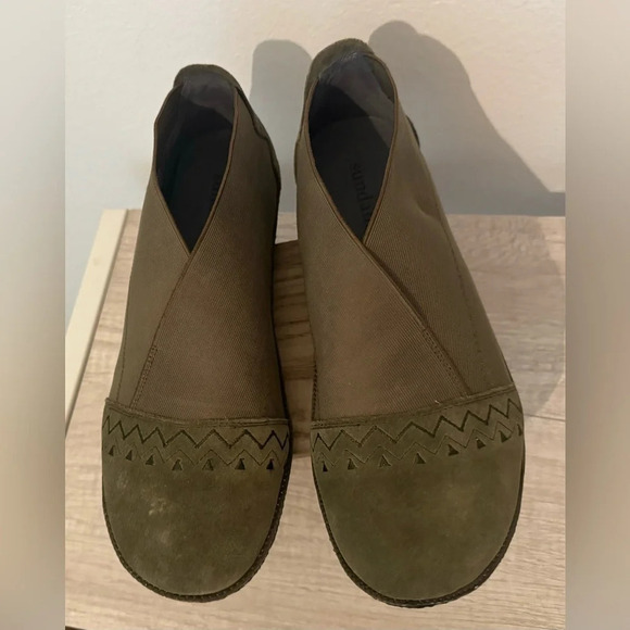 Sundance Blooms suede embroidered slip on flats Olive Green Boho Sz 39 US 8.5-9 - Picture 4 of 10
